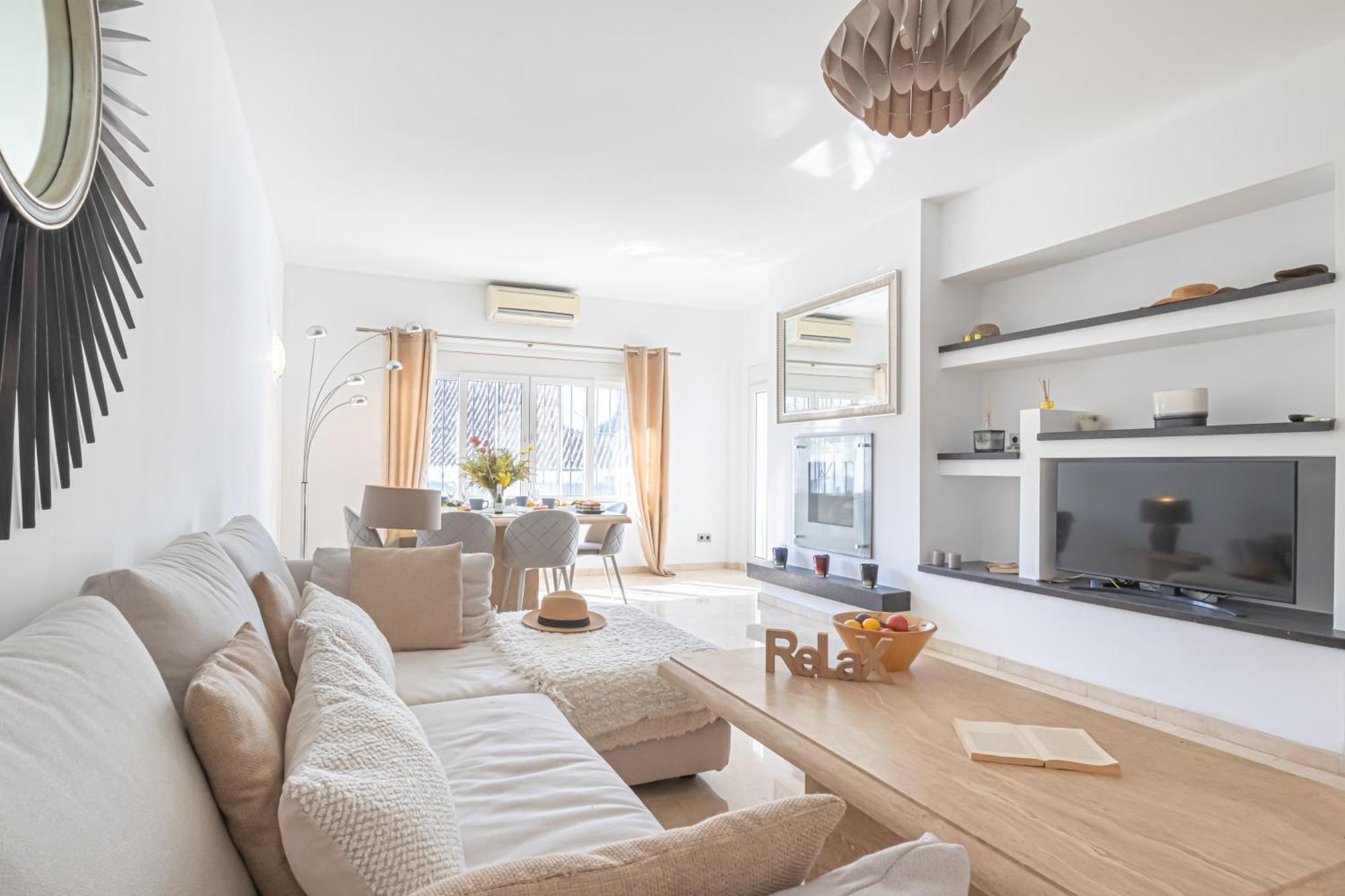 Apartment Puerto Banus Near La Sala By The Sea - Happy